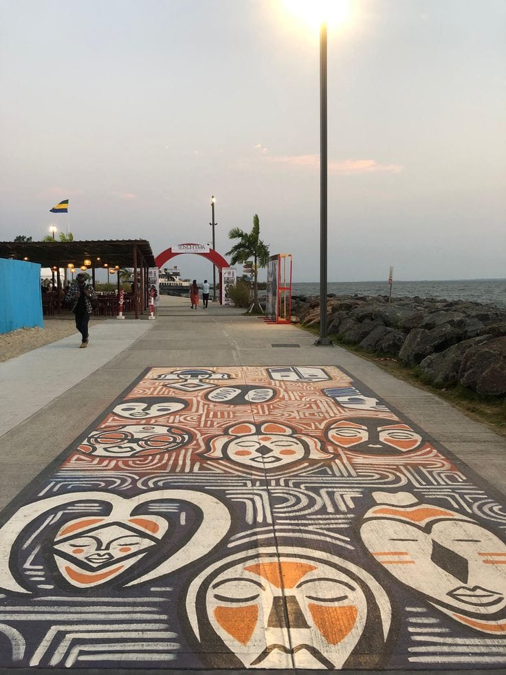 Promenade de la Baie des Rois au bord de mer